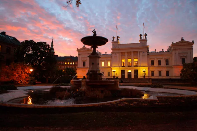 Building in sunset. Photo: Mikael Kanski.